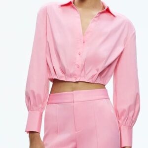Alice + Olivia TRUDY CROPPED BUTTON DOWN in Cherry Blossom size Small